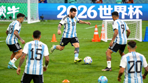 阿根廷国家队 2026世界杯 梅西与队友训练场景